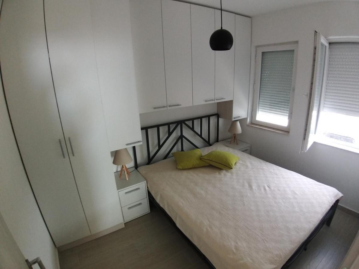Apartman Dajoda 1 Bijela Esterno foto