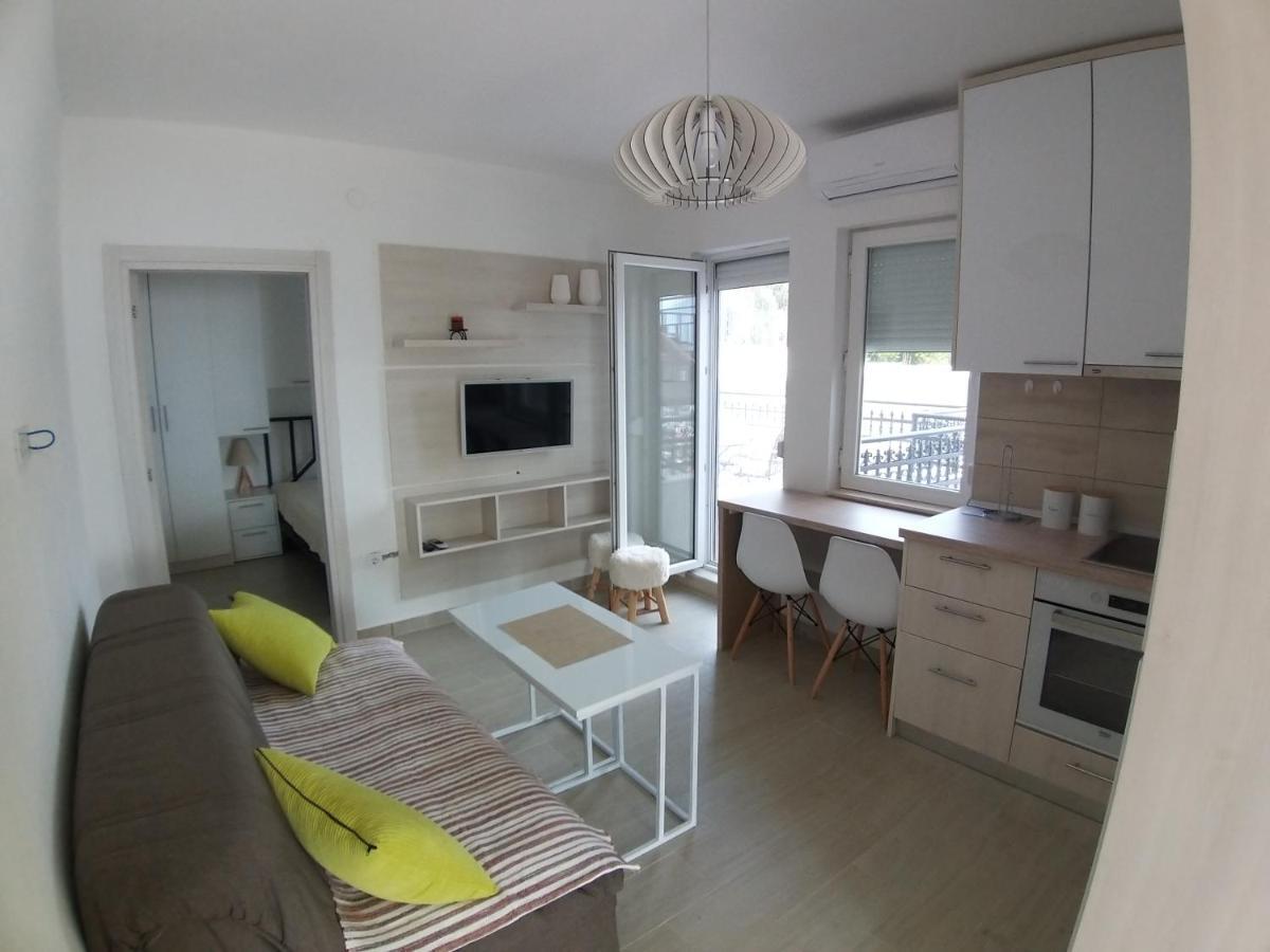 Apartman Dajoda 1 Bijela Esterno foto